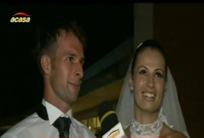 Adrian şi Liana s-au căsătorit religios sâmbătă (Foto: captură video Acasă TV)