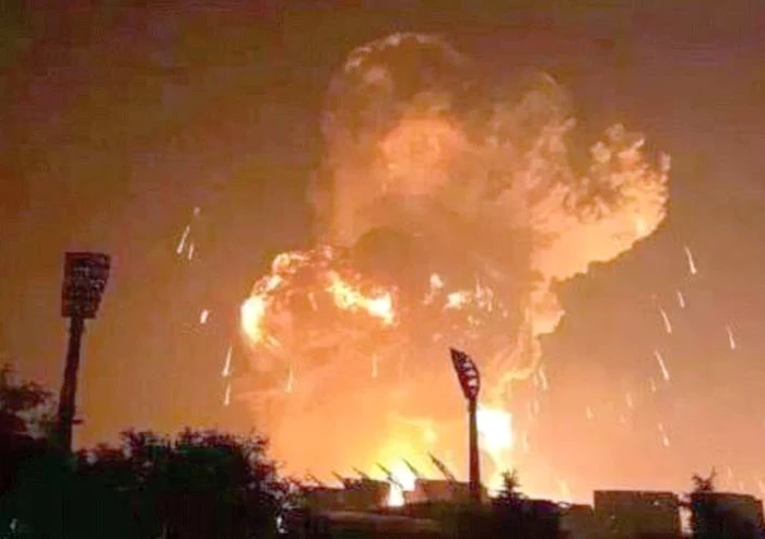 Exploziile au avut loc în depozite de produse chimice şi gaze toxice