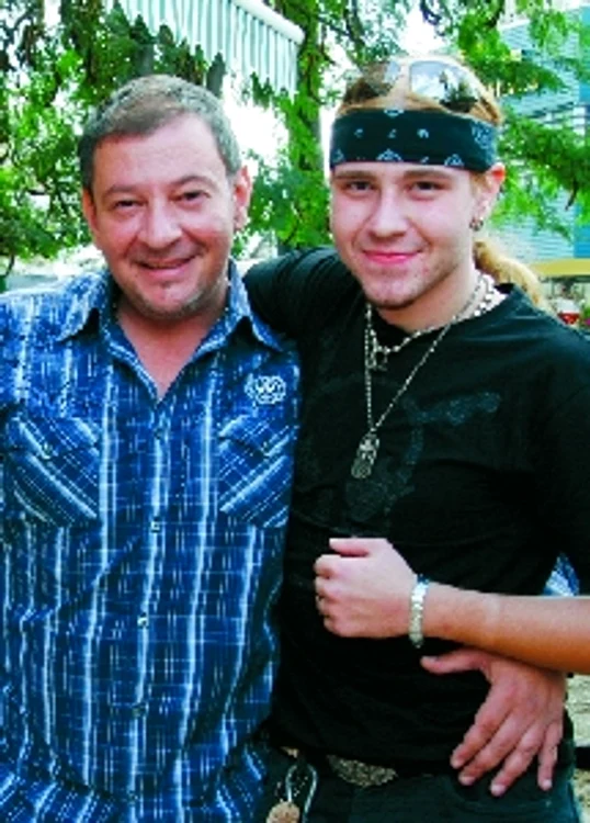 Bodo, alături de fiul său, Alexandru