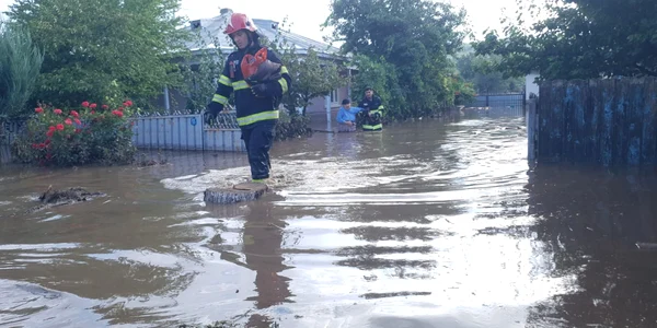 PAG 3 MAIN Inundații la Slobozia Conachi 2 FOTO ISU galați jpg