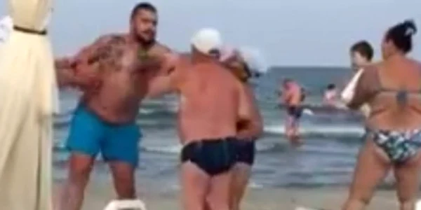Plaja Alandala din Mamaia unde o pensionară a mâncat bătaie Sursă foto Facebook