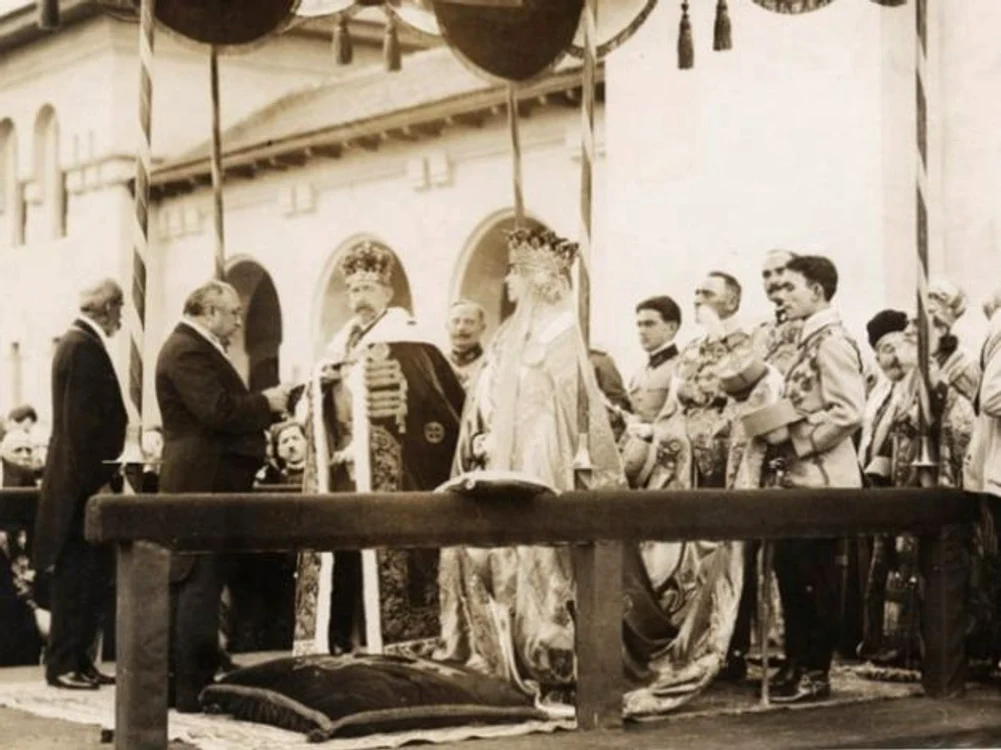 Încoronarea regelui Ferdinand şi a reginei Maria în urmă cu 90 de ani
