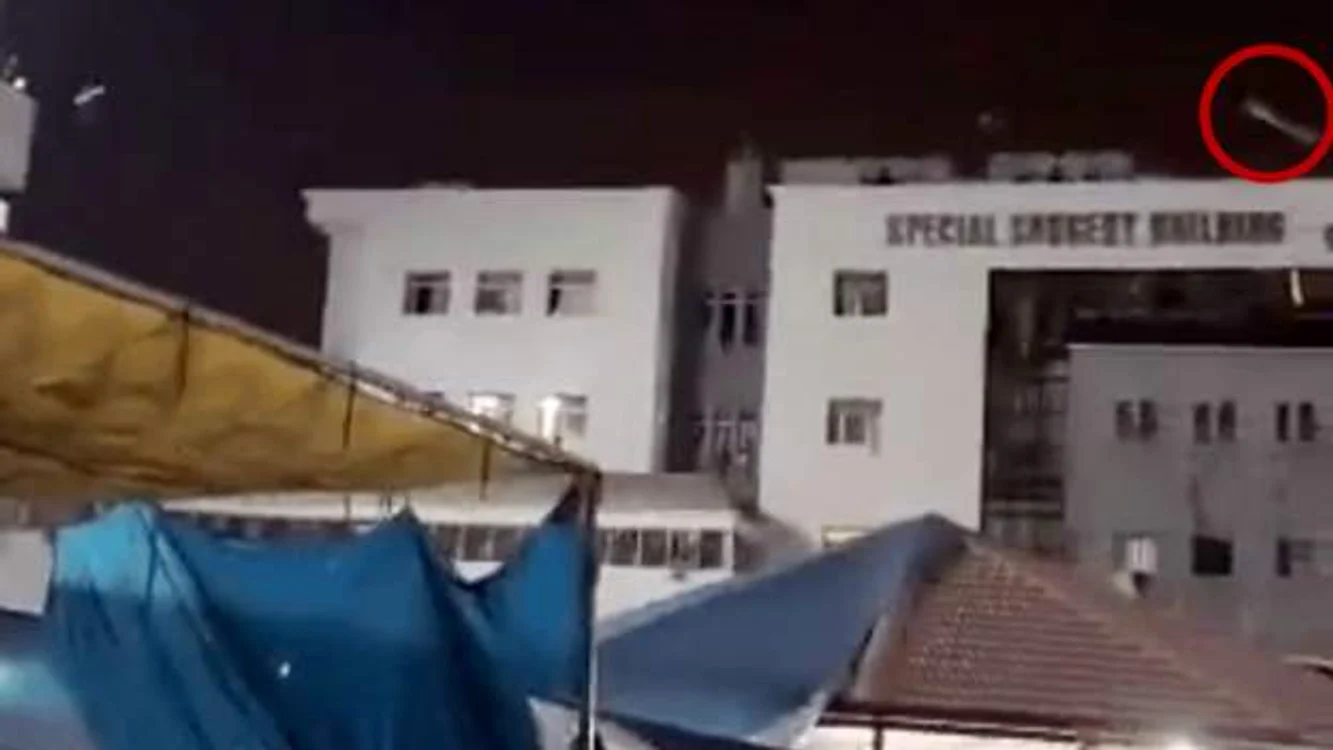 Proiectil căzând peste spitalul Al-Shaifa din orașul Gaza FOTO via BBC