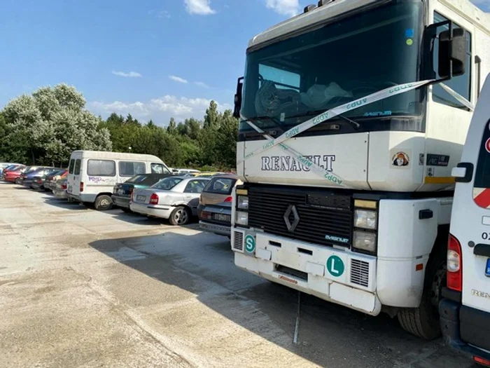 
    Mașini de toate tipurile și dimensiunile se află pe platforama din sectorul 2Fotografii: Primăria Sectorului 2  