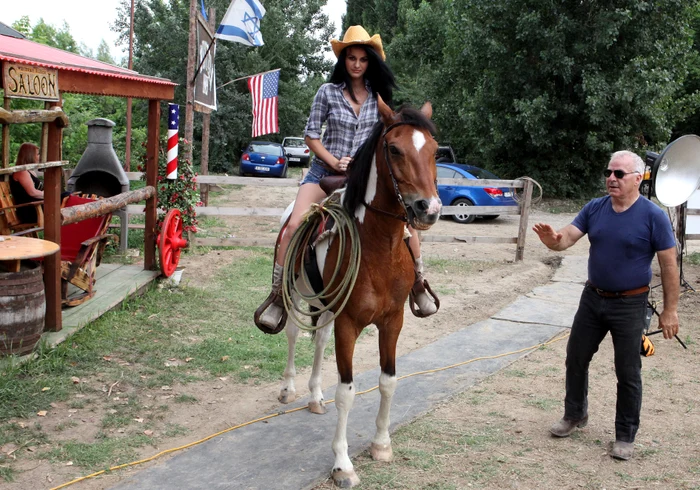 Fetele de la Click! Models şi Zoltan Lorencz au făcut atmosferă în Vestul Sălbatic