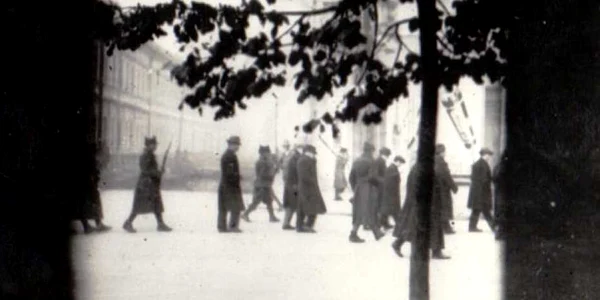 Deţinuţi politic escortaţi de jandarmi spre proces Fototeca online a comunismului românesc Cota 4/1934