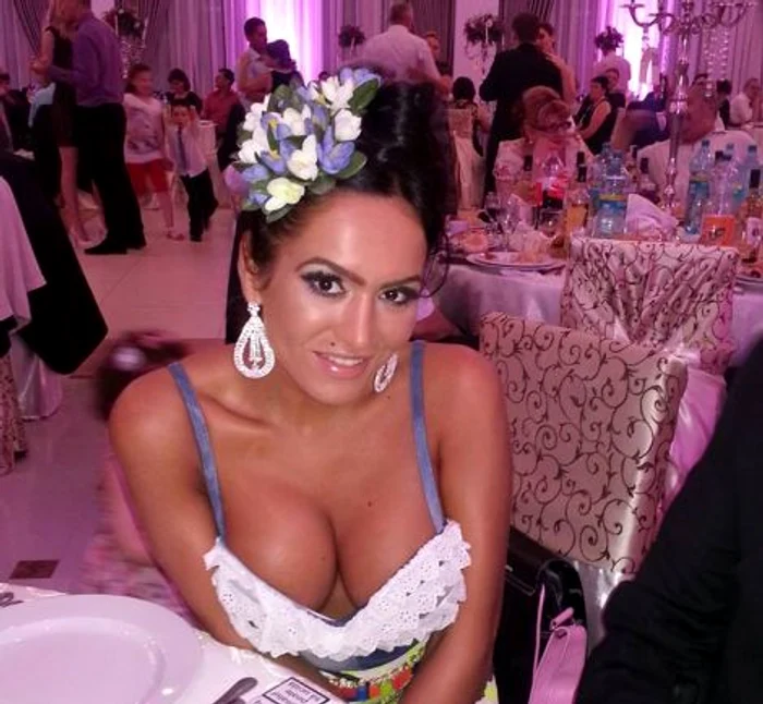Margherita cu sânii noi la o petrecere