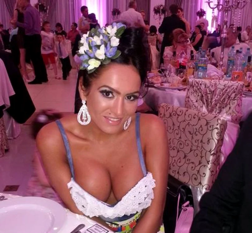 Margherita cu sânii noi la o petrecere