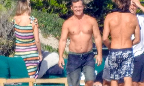 Josh Brolin and his pregnant wife at the beach jpeg