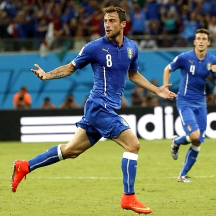 Campionatul Mondial de Fotbal: Anglia - Italia 1-2Claudio Marchisio, jucatorul lui Juventus, a deschis scorul cu un sut plasat, de la marginea careului