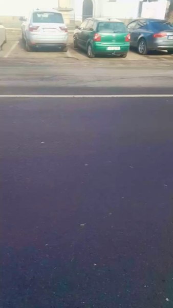 Momentul viral în care un șofer a ales să plece cu dispozitivul de blocare montat pe roată, în loc să plătească taxa de parcare