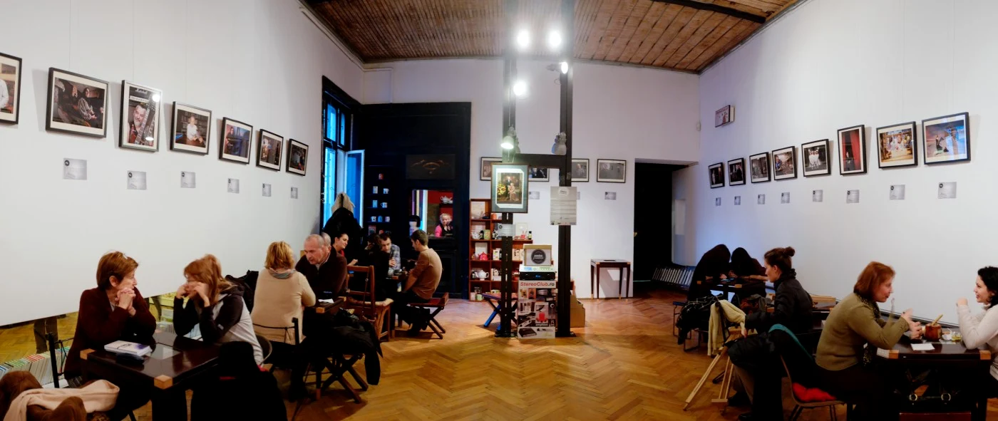 La ceainăria Cărtureşti sunt expuse,până pe 19 ianuarie, fotografiile din proiectul „Români Frumoşi”, realizate de Matei Buţă FOTO: Matei Buţă