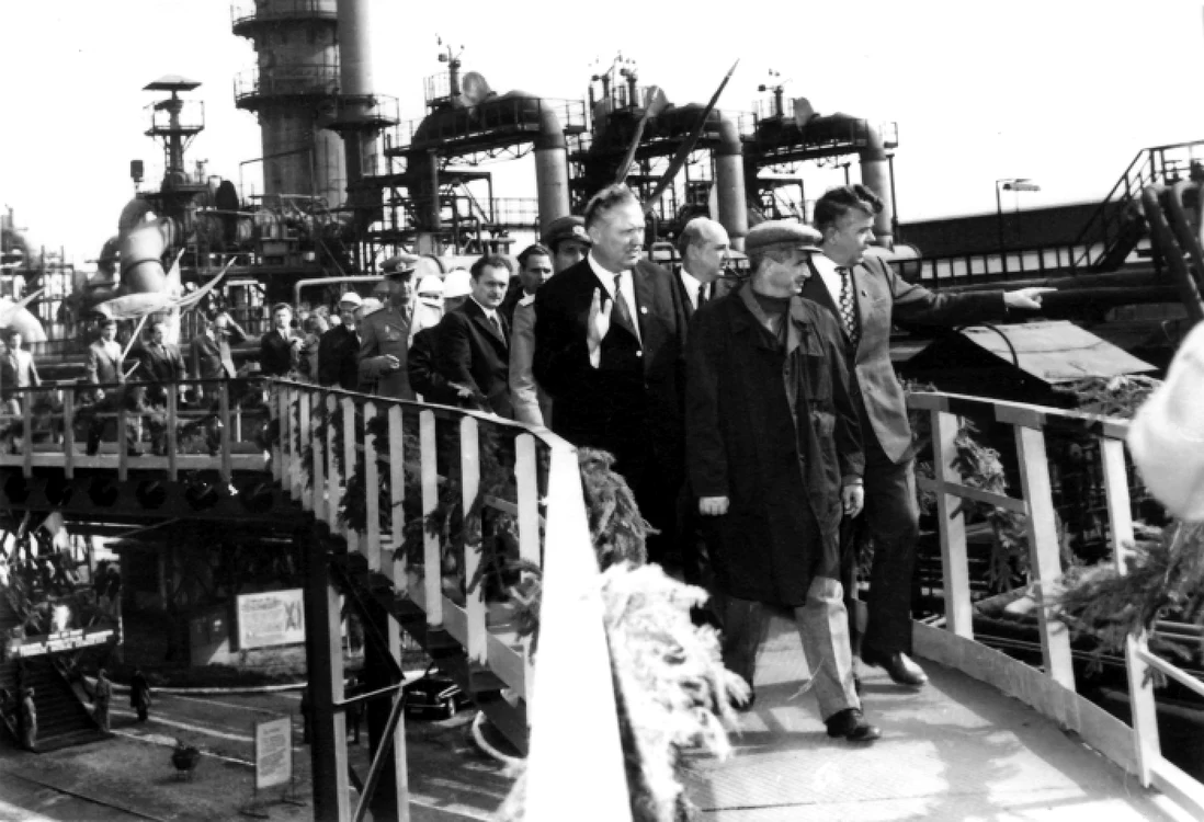 Fostul dictator, Nicolae Ceauşescu, făcea vizite permanente la combinatele, fabricile şi uzinele ţării