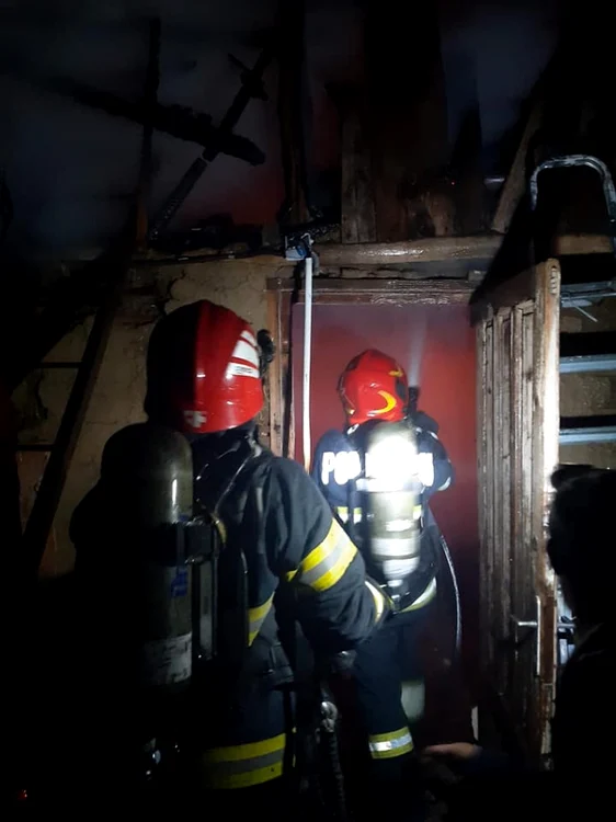 Pompierii au intervenit cu dificultate din cauza drumului înzăpezit FOTO Arhivă ISU
