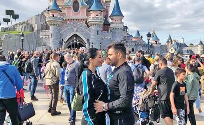 
    S-au amuzat copios  în carusel  