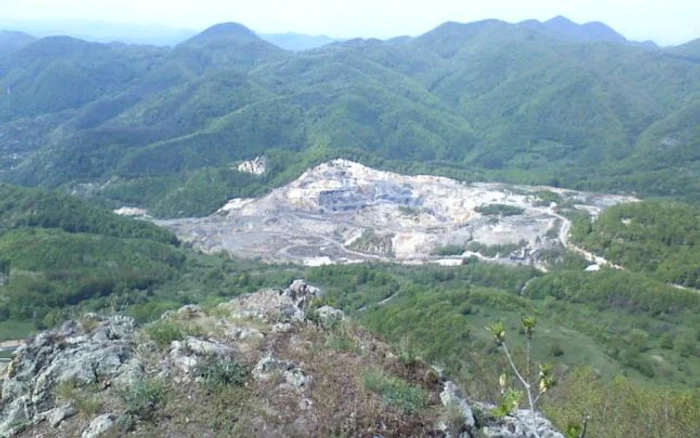 Vechea carieră Coranda, unde canadienii de la Deva Gold ar fi reluat exploatarea cu cianuri FOTO: Facebook Mining Watch