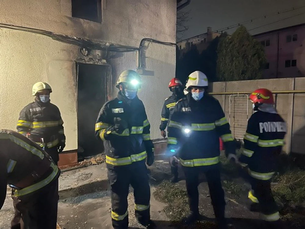 
    Pompierii au intervenit rapid însă doi pacienți nu au mai putut fi salvațiFOTO: ISU Prahova  