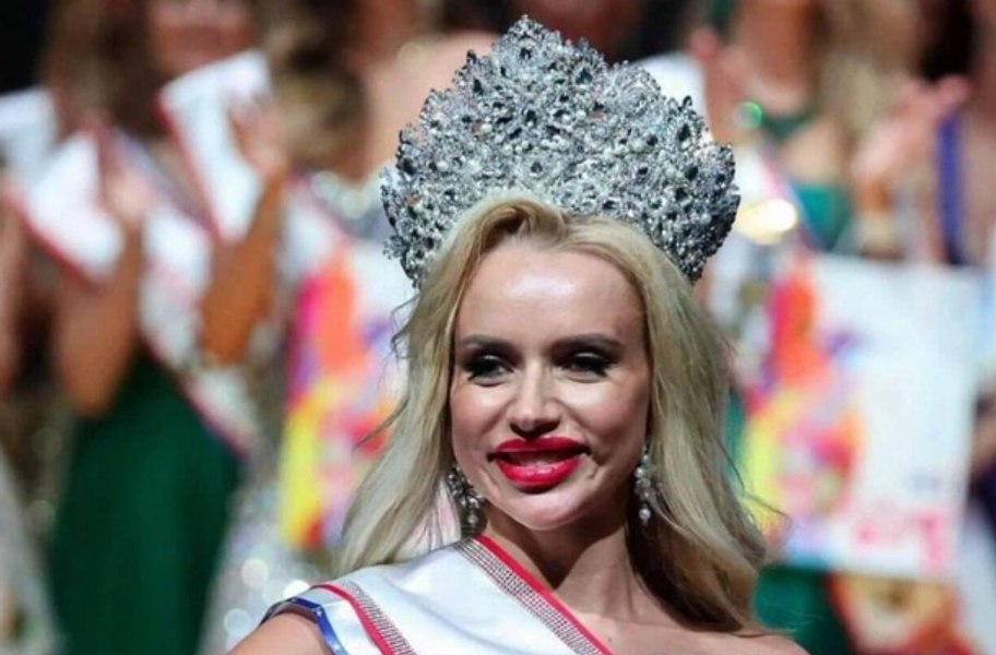 Concursul Misses Rusia, criticat dur pe rețelele de socializare după ce a fost câștigat de soția miliardarului care a sponsorizat evenimentul