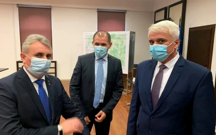 Septimiu Ţurcaş (foto dreapta), alături de ministrul Lucian Bode şi prefectul Virgil Ţurcaş (foto centru)Foto: adevarul.ro