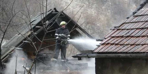 Pompierii au stins incendiul