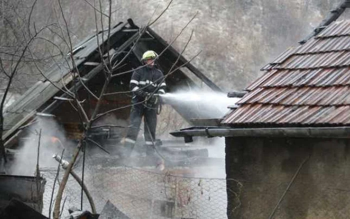 Pompierii au stins incendiul