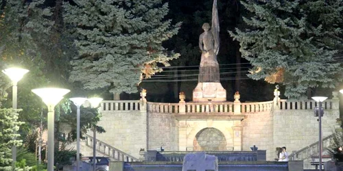 Iluminarea Monumentului Independenţei, prima măsură a primarului nou ales
