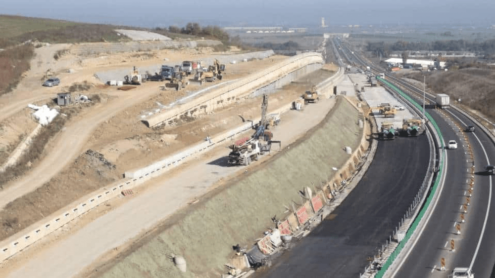 Contractul pentru un nou lot de autostradă, semnat. Cât va costa și când va fi finalizat