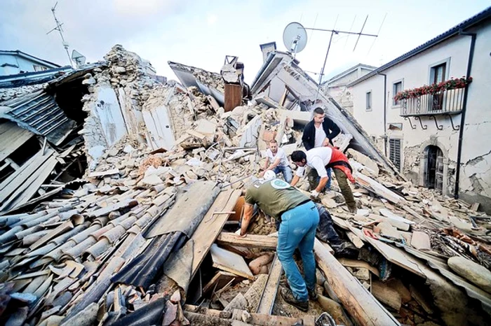 11 români au murit în cutremurul din Italia