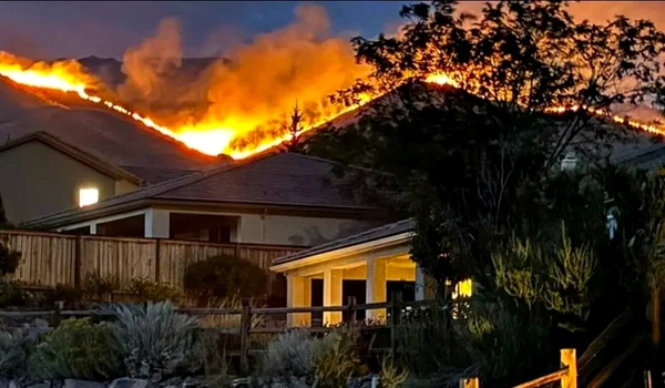 incendii de vegetatie in nevada SUA FOTO Facebook/Meteorologist Eric Graves