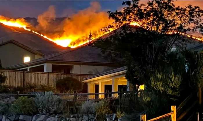incendii de vegetatie in nevada SUA FOTO Facebook/Meteorologist Eric Graves