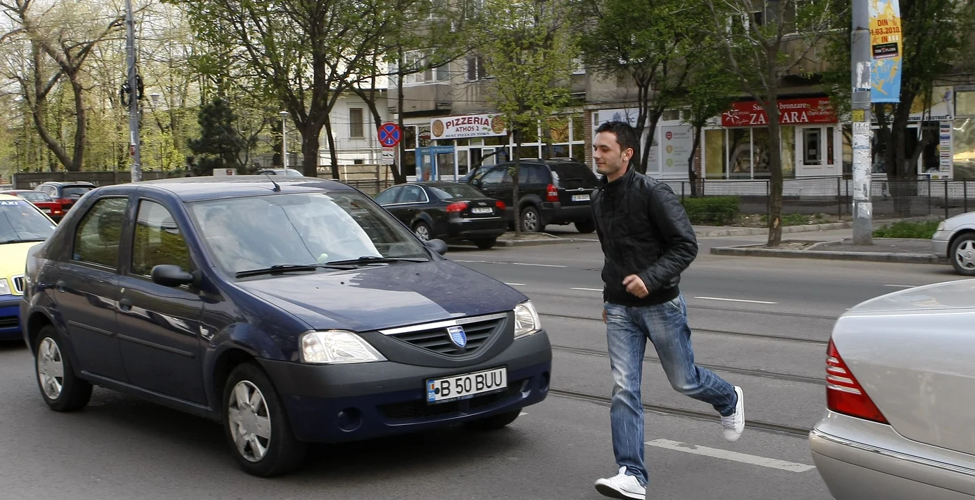 Traversare neregulamentară FOTO Arhivă Adevărul