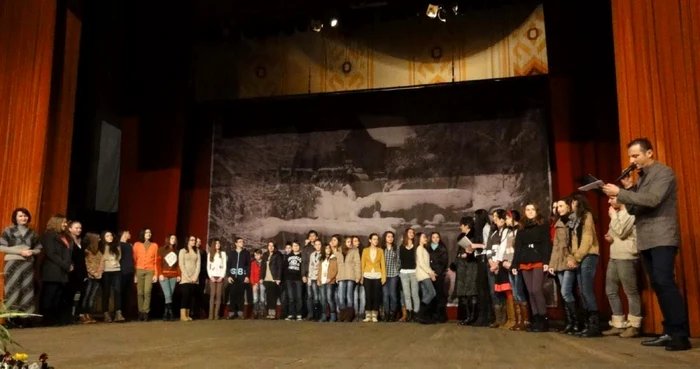 Peste 500 de elevi de la şcolile şi liceele din municipiul Slatina au fost premiaţi de primărie pentru munca lor din cursul anului trecut (Foto: Mugurel Manea)