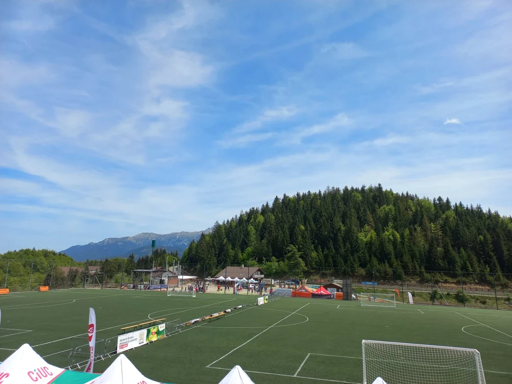 Terenuri de fotbal la Cheile Grădiștei FOTO Ioan Buciumar