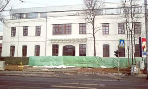 Spaţiul din faţa clădirii nu este amenajat încă  În plus, aici nu sunt locuri de parcare jpeg