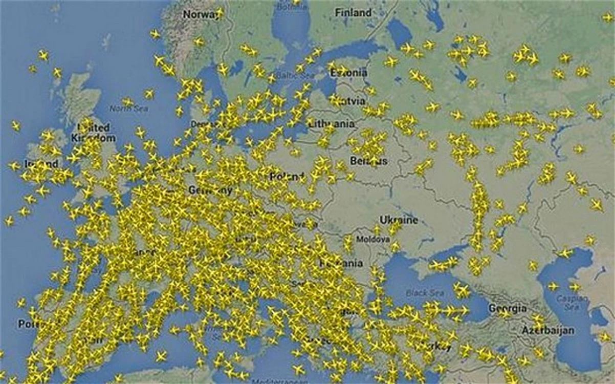 O hartă zborurilor comerciale după accidentul MH17: cei mai mulţi operatori aerieni evită spaţiul Ucrainei