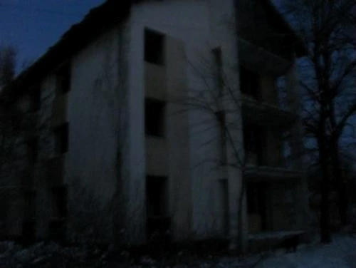 Restaurantul Privighetoarea a ajuns astăzi o ruină FOTO: M.S.