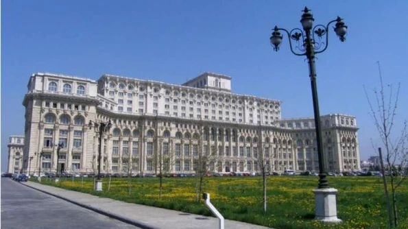 Care este legătura dintre Casa Poporului, Napoleon şi Carol al II lea? jpeg