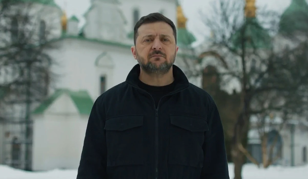 „Putin nu a câștigat acest război. Suntem încă aici”, spune Zelenski, în discursul său la 4 ani de la izbucnirea conflictului. Lideri europeni, în vizită la Kiev