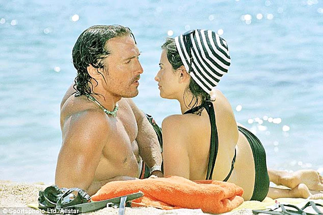2005. Cei doi actori au avut o idilă în timp ce turnau împreună pentru filmul “Sahara”