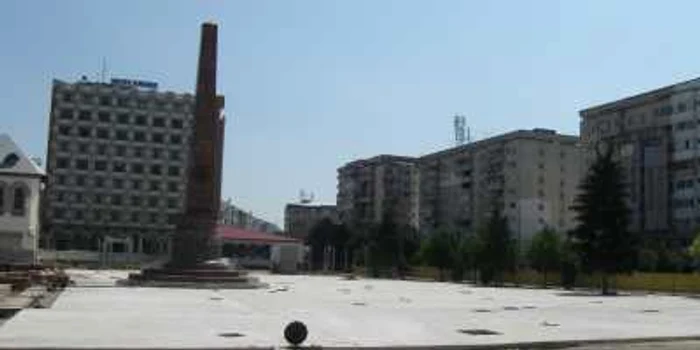 Piaţa Unirii ar fi trebuit să fie terminată la sfârşitul anului trecut