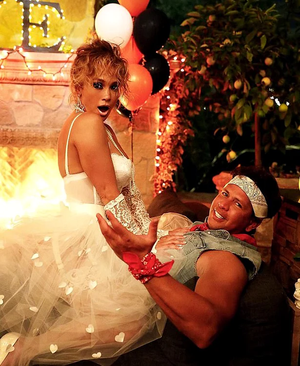 Kendall Jenner, de 24 de ani, s-a transformat în Pamela Anderson din ”Barb Wire”