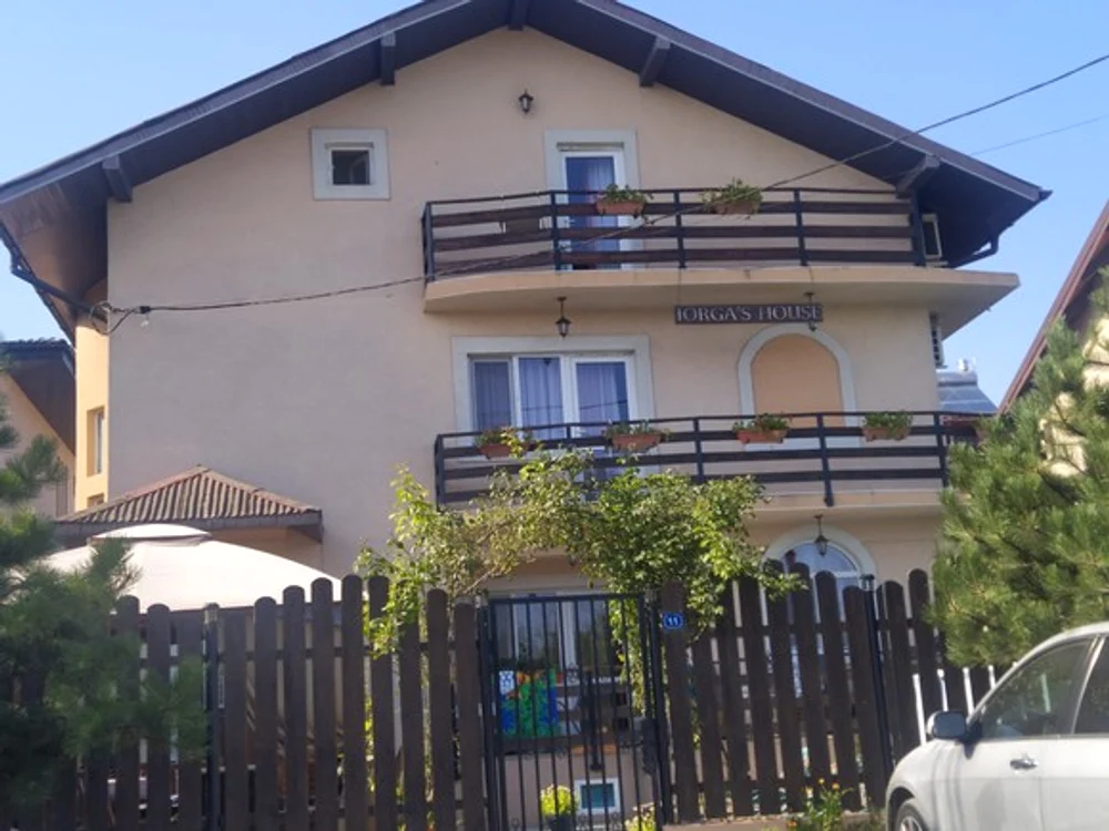 
    Pensiunea lui Leo Iorga  din Eforie Nord este  închiriată de familia  regretatului artist  