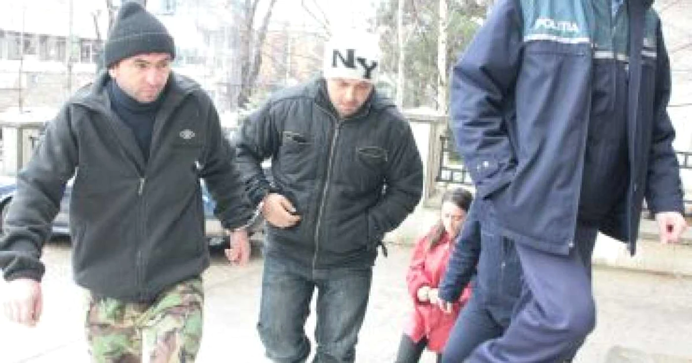 Luigi Adamo şi Florentina Punga au fost aduşi în cătuşe la Tribunalul Neamţ