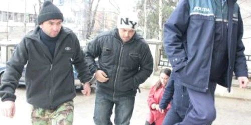 Luigi Adamo şi Florentina Punga au fost aduşi în cătuşe la Tribunalul Neamţ