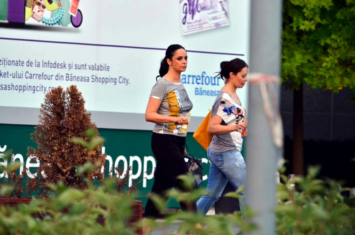 Andreea a mers la cumpărături alături de sora ei 