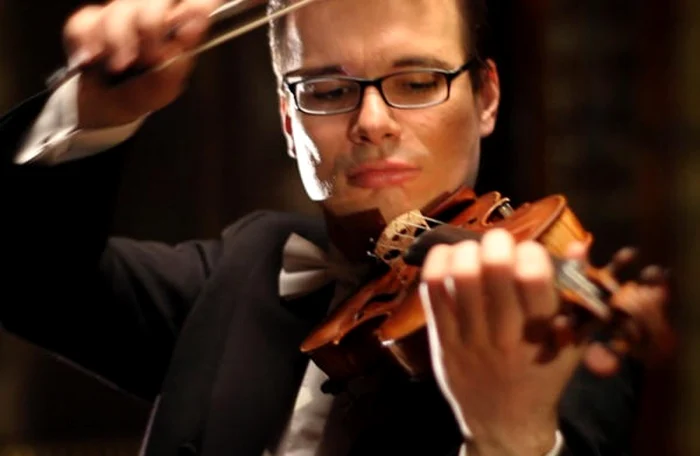 Alexandru Tomescu şi vioara Stradivarius Elder Voicu FOTO: class.ro