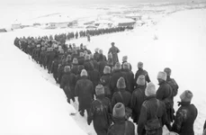 Coloană de prizonieri români capturați de sovietici în urma Bătăliei de la Stalingrad (© Getty Images) 