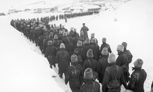 Coloană de prizonieri români capturați de sovietici în urma Bătăliei de la Stalingrad (© Getty Images) 