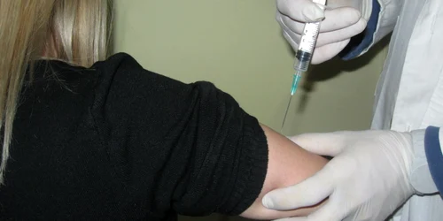 Băcăuancele se feresc de vaccinul împotriva cancerului de col uterin.