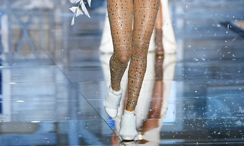 candice swanepoel runway zoom d8cf4859 46c9 42c0 9e88 0ddc2979aed0 jpeg